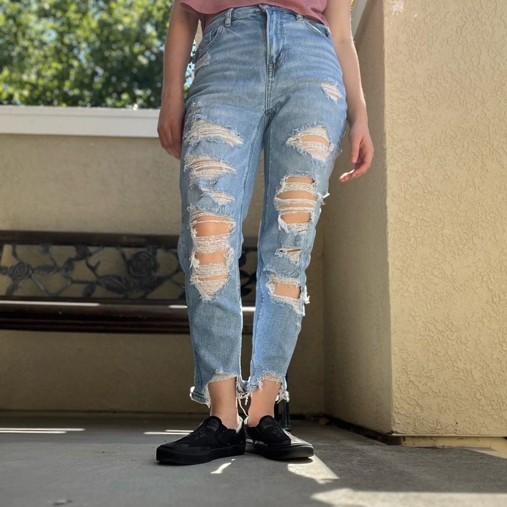 Light wash, ripped American Eagle jeans